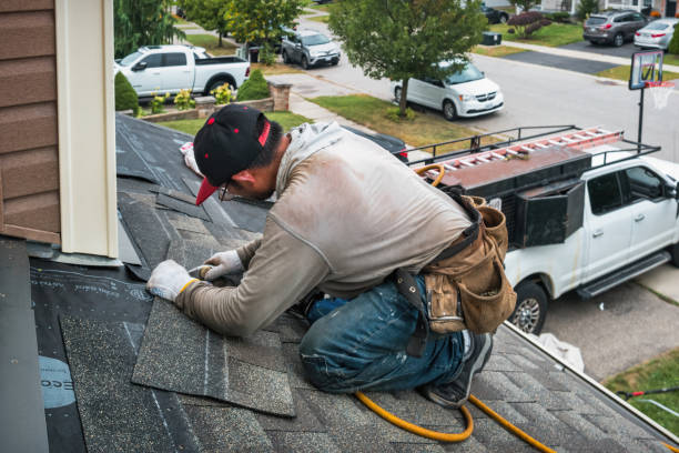 Professional Roofing technician working in Mendon, IL